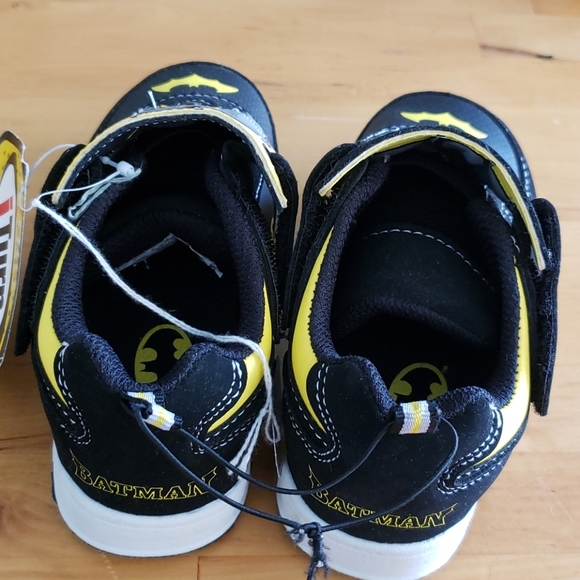 BATMAN Sneakers - Picture 3 of 6